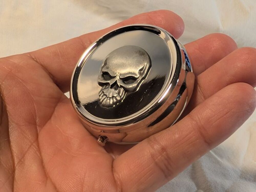 Portable Pocket Ashtray Pop Open Cigarette Rest Silvertone Metal - SKULL